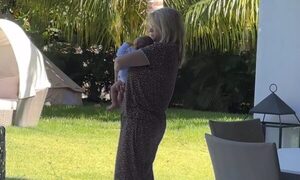 (VIDEO)Nadia Ferreira presume como su mami cuida a su bebé