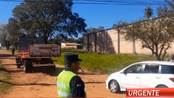 Bomberos controlan fuga de gas en planta de insecticidas en Itauguá