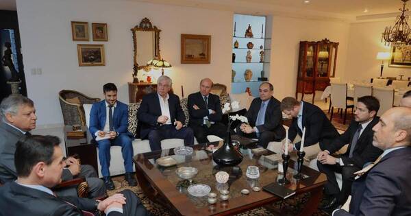 La Nación / Consideran inaceptable retención de buque y piden transmitir reclamo al gobierno argentino