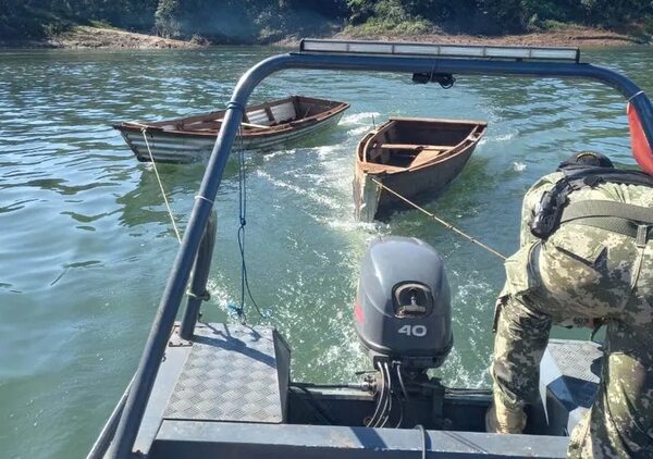 Policía Federal y Armada Paraguaya incautaron embarcaciones en el río Paraná - ABC en el Este - ABC Color