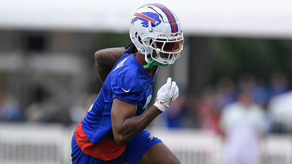 Versus / Jugador de la NFL vuelve a entrenar al 100% siete meses después de un paro cardíaco