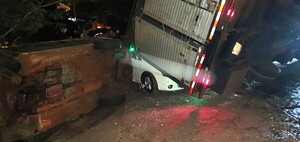 Diario HOY | Camión quedó sin frenos en una pendiente y chocó a varios vehículos en su camino