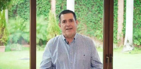 El expresidente Horacio Cartes denuncia ante la Fiscal铆a que sufre "persecuci贸n pol铆tica" en Paraguay - Revista PLUS