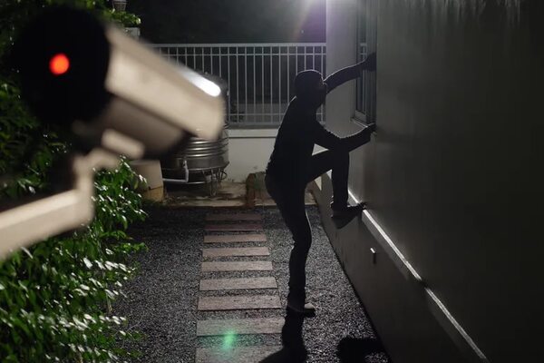 Aprovechan ausencia del dueño de casa para hurtar dos pistolas y G. 35 millones - ABC en el Este - ABC Color