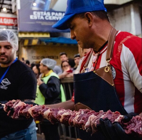 Paraguay recibió el Día de la Amistad con 250 metros de asadito y un récord Guinness - MarketData