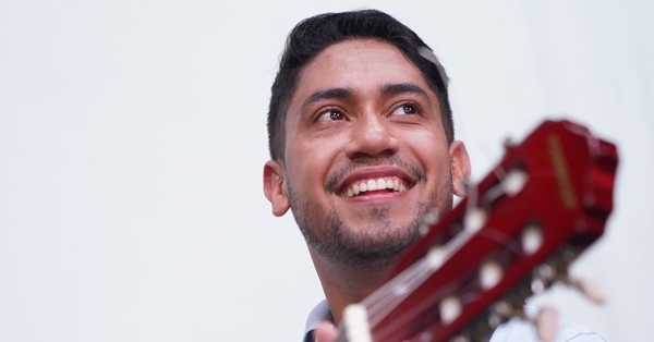 Joel Sandino se hace camino hacia los Latin Grammy 2023