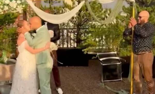 [VIDEO] En medio de una tormenta se casan Flopy y Joseca