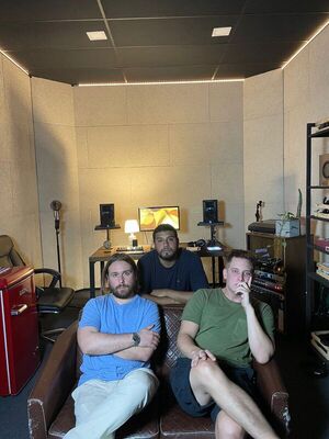 Apolo el Perro presenta su álbum debut cargado de experimentación y sintetizadores