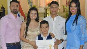 La Primera Comunión del peque de Julio Cáceres y Gloria Vera