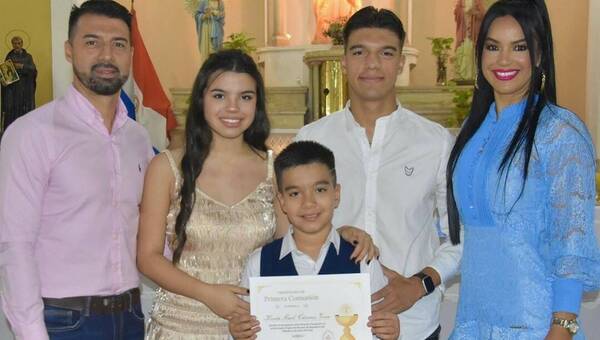La Primera Comunión del peque de Julio Cáceres y Gloria Vera