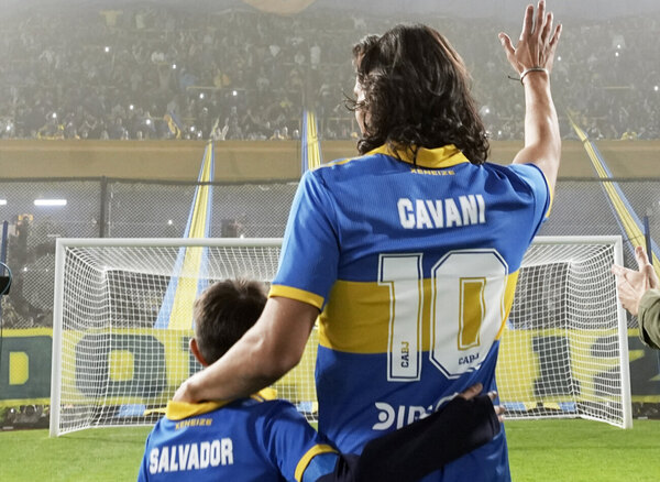 Versus / Edinson Cavani, recibido como ídolo en un Boca Juniors que sueña con la Libertadores