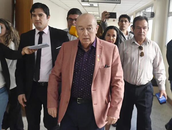 AUDIO: Condenan a tres años de cárcel al exministro Bajac - Periodísticamente - ABC Color
