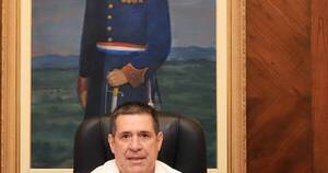 La Nación / Cartes presentó denuncia ante la Fiscalía por persecución política