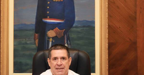 La Nación / Cartes presentó denuncia ante la Fiscalía por persecución política