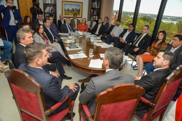 Diputados estudiarán derogar la ayuda financiera de Unión Europea al MEC - Política - ABC Color