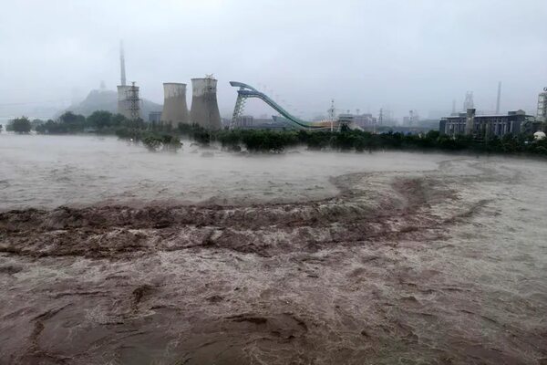 China intensifica labores de rescate tras lluvias torrenciales que dejan 11 fallecidos - Mundo - ABC Color