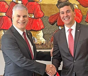 Tras cínica visita al presidente electo piden a Santi no olvidar la alevosa injerencia y saboteo a la ANR de embajador Ostfield – La Mira Digital