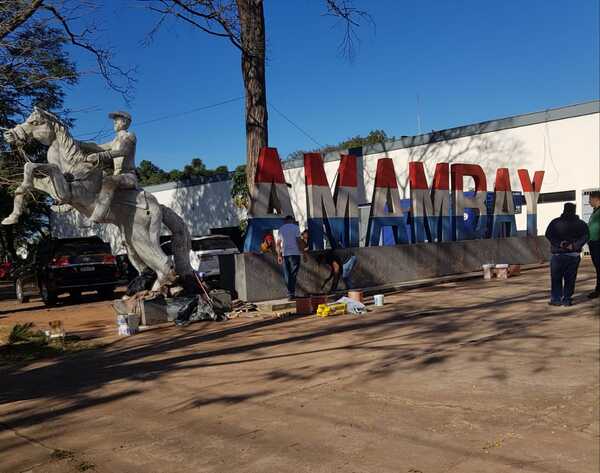 Realizan trabajos de reacondicionamiento en la explanada de la sede gubernamental - Radio Imperio 106.7 FM