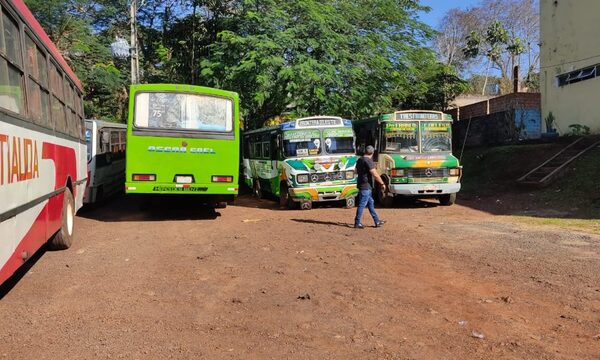 Buses en corralón tras controles