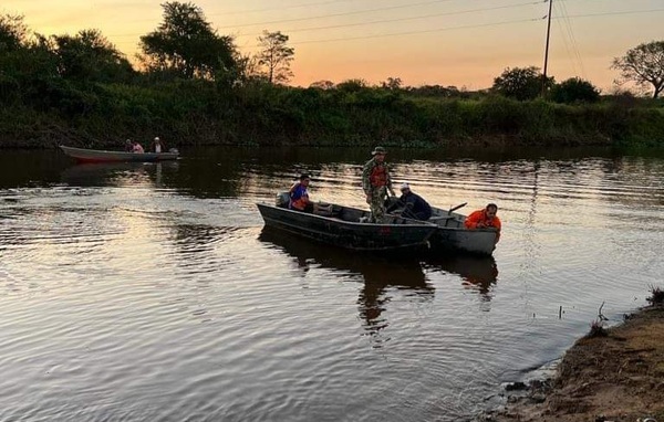Padre e hijo mueren ahogados tras hundimiento de su bote en Limpio - Noticiero Paraguay