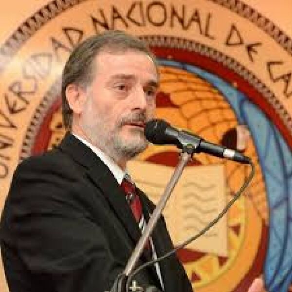 Rector de la UNICAN salpicado por corrupción sigue aferrado a su cargo