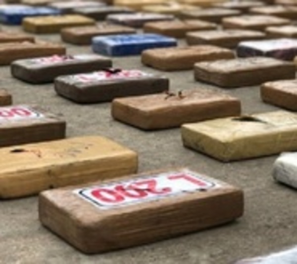 Ordenan captura internacional de imputados por la incautación de droga - Paraguay.com