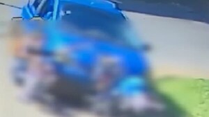 CONDUCTOR HUYE TRAS ATROPELLAR A MADRE Y DOS BEBÉS EN CIUDAD DEL ESTE