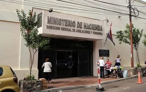Caja Fiscal: Ejecutivo advierte que déficit actuarial ronda los US$ 11.408 millones - Economía - ABC Color