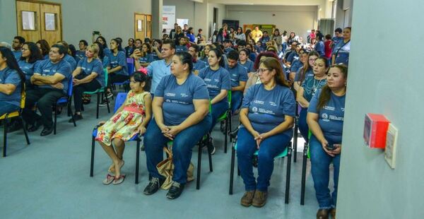 Programa de Fortalecimiento Empresarial entrega certificados y aportes a 75 microempresarios en San Lorenzo