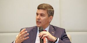 Santiago Pe帽a, preocupado por buque paraguayo en Argentina y sus futuros ministros abordan el tema - Revista PLUS