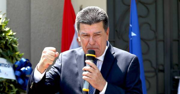 La Nación / Alegre “cree mantenerse vigente” desafiando al Directorio liberal, opina analista político