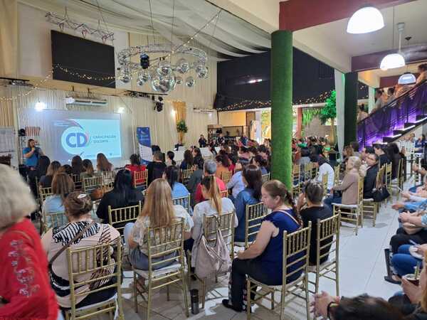 Docentes de San Lorenzo recibieron capacitaciones de la mano de la Fundación Funda Joven