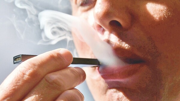 OMS critica falta de medidas contra los cigarros electrónicos