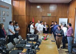 MOPC escuchó reclamo y analizará propuesta planteada por camioneros en reunión