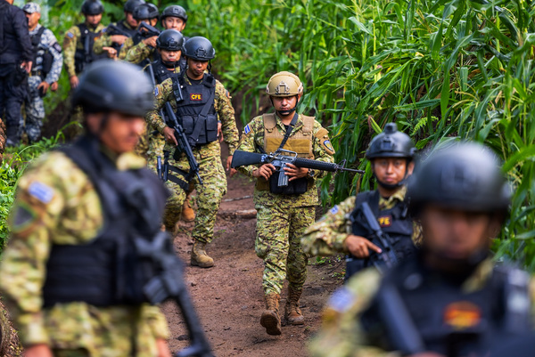 Cerco de 8.000 soldados y policías en zona salvadoreña para evitar salida de pandilleros - MarketData
