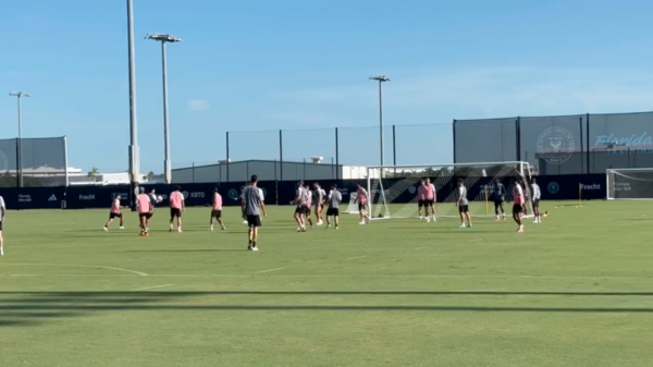 Versus / El "pintoresco" entrenamiento que realiza el equipo de Diego Gómez y Lionel Messi