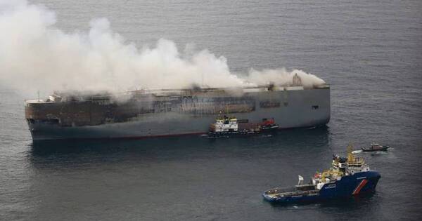 La Nación / Controlan incendio de buque de carga en las costas de Países Bajos