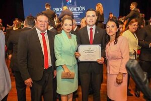 Renuncias en municipalidad del padre de Hernán Rivas - Política - ABC Color