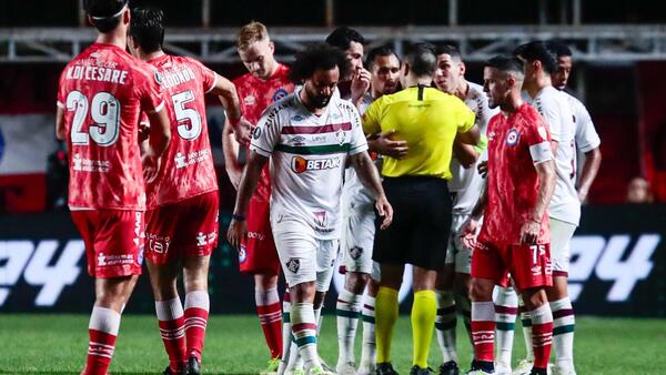 Argentinos y Fluminense empatan un partido agresivo
