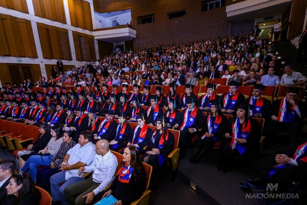 Diario HOY | Mejor egresada alienta a estudiar en UPTP: “Una experiencia inolvidable”