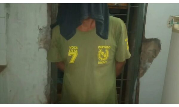 Degenerado fue reventado y metido en una valijera por mostrar su “asunto” a niños