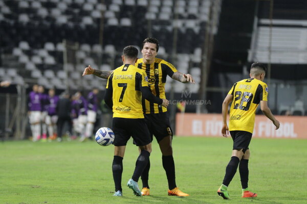 Versus / Los 23 jugadores que eligió Pumpido para la batalla de Guaraní ante el líder del Brasileirão