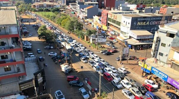 Empresario cerrará una cuadra si no paran adelantamientos en puente de Encarnación