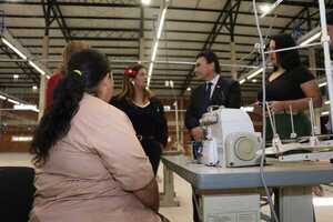 Pobladores de barrio San Francisco serán capacitados para inserción laboral en futura fábrica textil - .::Agencia IP::.