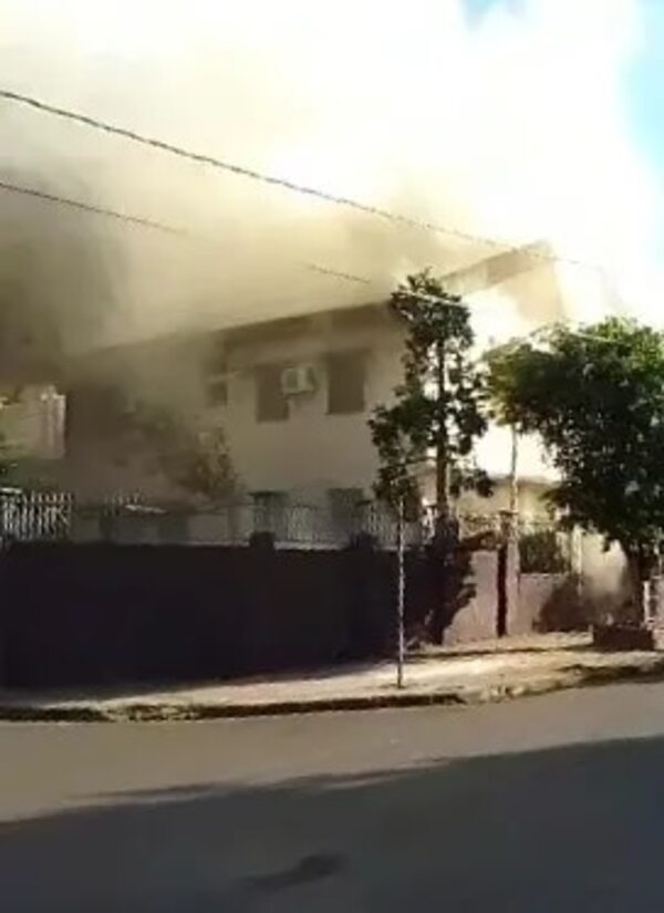 Encarnación: se incendió parte de la secretaría de la Parroquia San Roque González de Santa Cruz - Nacionales - ABC Color