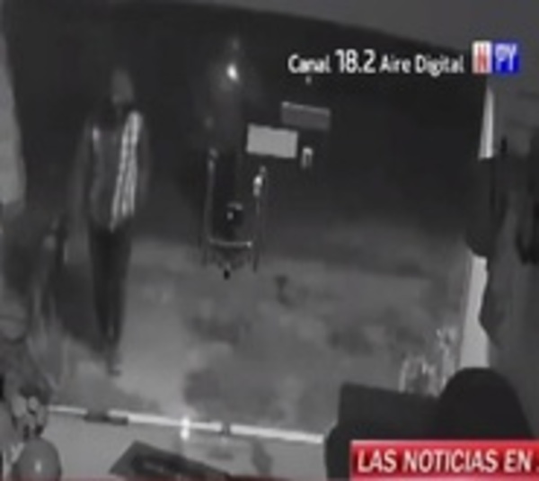 Rompieron la puerta y robaron de todo de una tienda - Paraguay.com