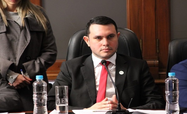 Universidad que dio título a Hernán Rivas cerró la carrera antes de la evaluación de la ANEAES - Noticias Paraguay