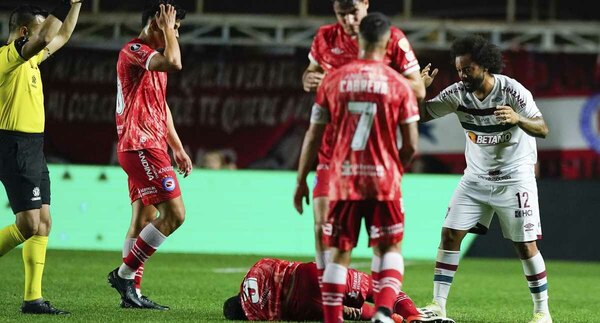 Versus / Reconstrucción, múltiples cirugías y un año de baja para el argentino Sánchez