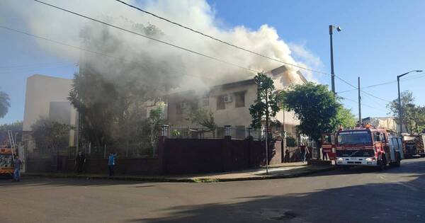 La Nación / Controlan incendio en parroquia San Roque de Encarnación