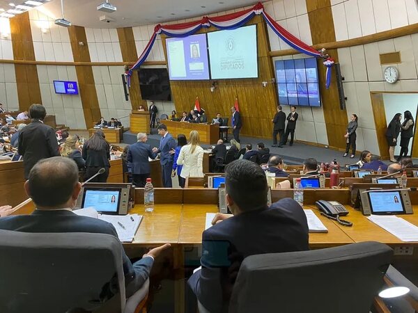 Cambios en el Senado: opositores denuncian intención de censura y oficialismo defiende proyecto - Política - ABC Color